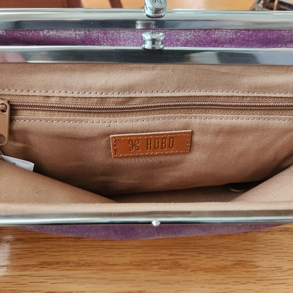 Hobo Lauren Clutch - Picture 4 of 11